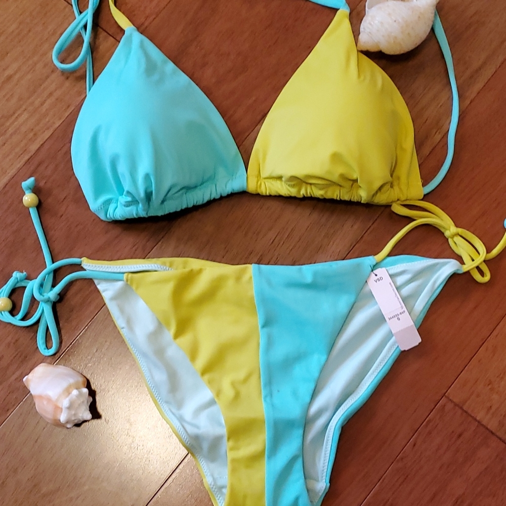 Bikini - Picture 3 of 4